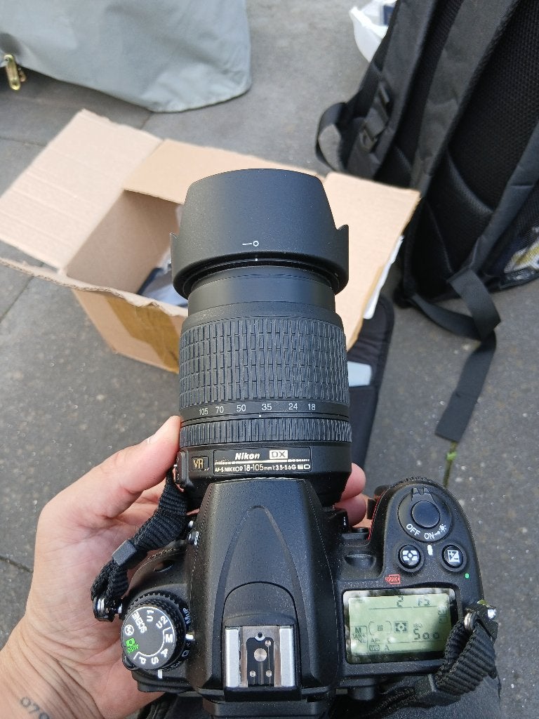 Nikon D7000 + 18-105mm VR + flitser etc, Gebruikt, Spiegelreflex, Lensdop, Nikon