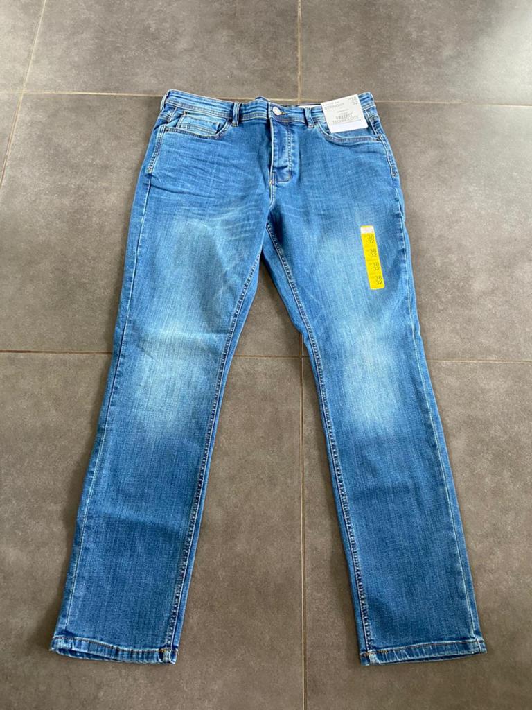 Nieuwe Primark heren jeans straight maat 38/32, Kleding | Heren, Verzenden, Nieuw, Blauw, W36 - W38 (confectie 52/54)