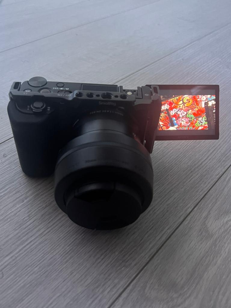 Sony Zv E10 + sigma 30mm f1.4, Audio, Tv en Foto, Fotocamera's Digitaal, Ophalen of Verzenden, Zo goed als nieuw, Sony, Geen optische zoom