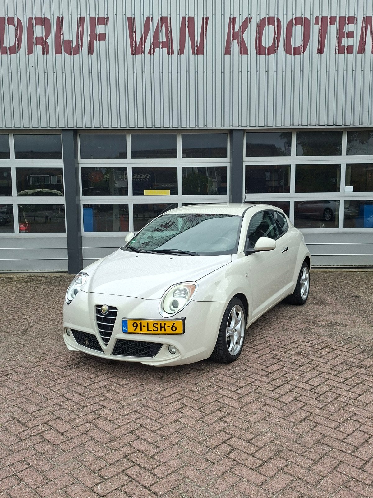 Alfa Romeo MiTo 1.4 16V 77KW Multi AIR 2010 Wit, Auto's, Voorwielaandrijving, Electronic Stability Program (ESP), Zwart, 4 cilinders