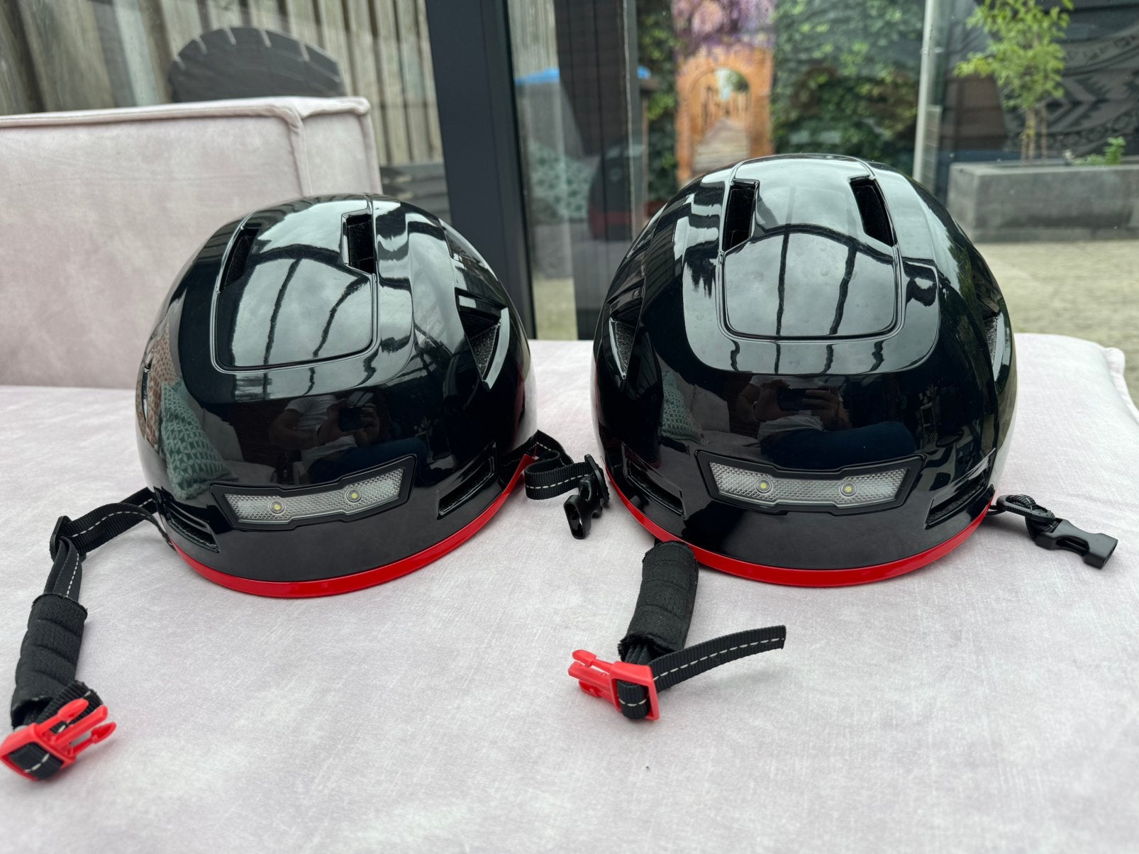 2x VITO scooter-/fietshelm zwart rood met LED verlichting, Fietsen en Brommers, Brommerhelmen, Ophalen of Verzenden, Zo goed als nieuw