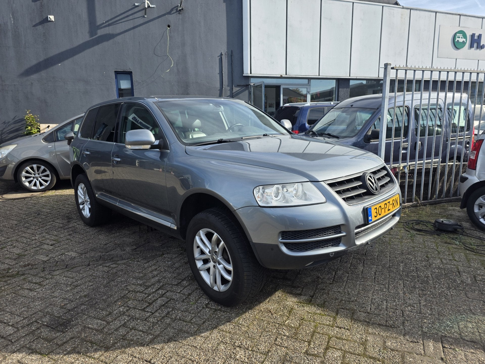 Volkswagen Touareg 3.2 V6 motor start niet. Bj.2005 ZEER NET, Stof, Gebruikt, 3189 cc, Bedrijf