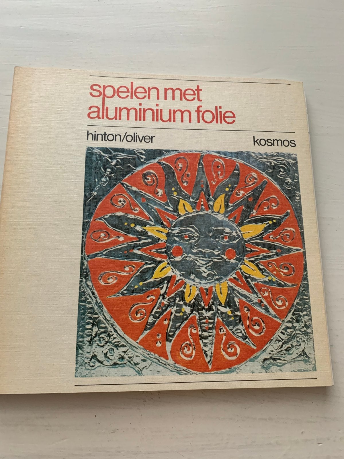 Spelen met aluminiumfolie - Hinton/Oliver - Kosmos, Ophalen of Verzenden, Gelezen, Scrapbooking en Knutselen
