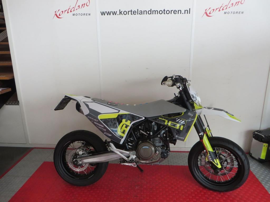 HUSQVARNA 701 SUPERMOTO (bj 2020) 17,500 km, Motoren, Motoren | Husqvarna, Onbekend, HUSQVARNA, Onbekend, Minimaal motorrijbewijs A2
