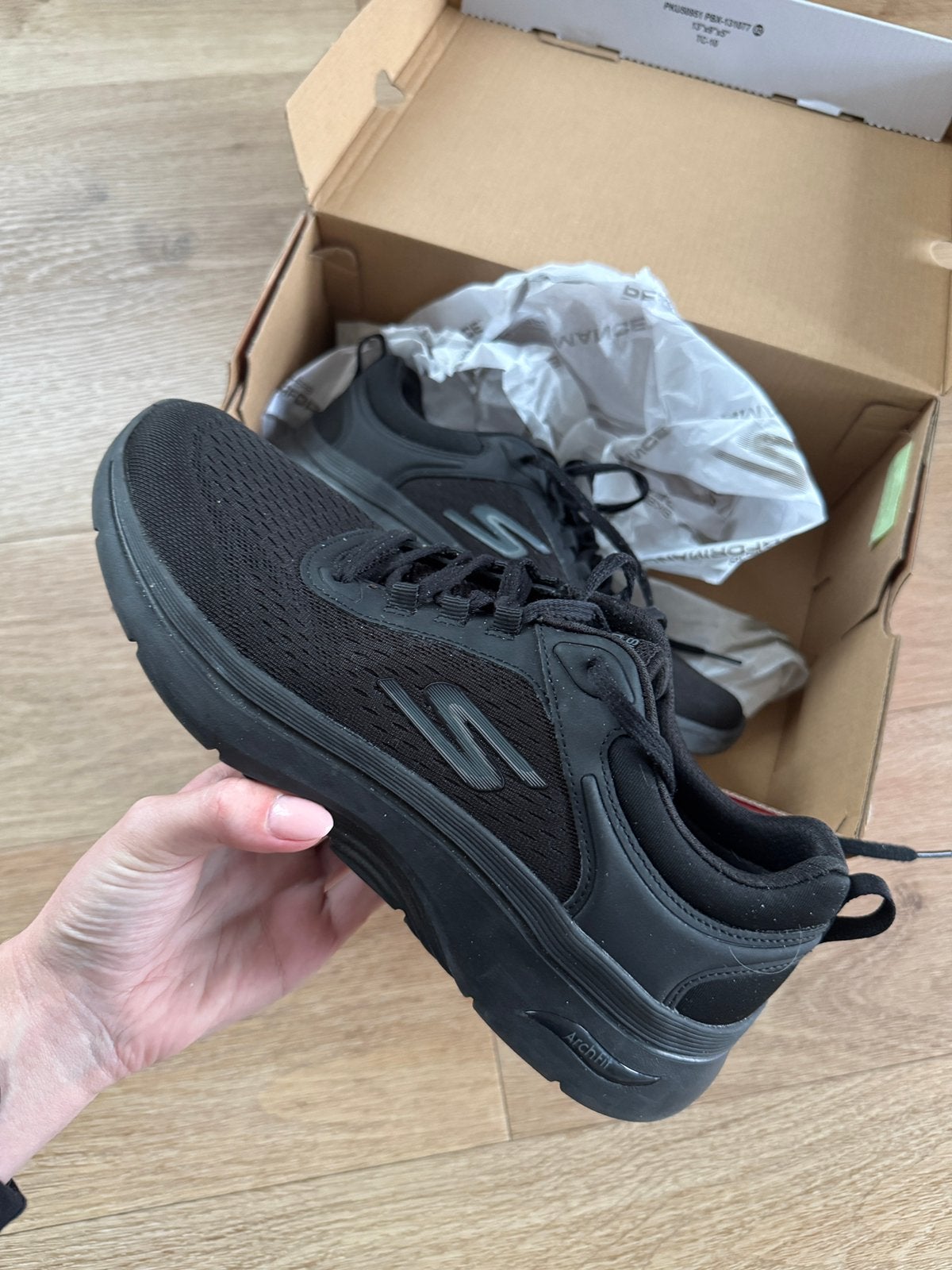 Skechers GOwalk Arch Fit Zwart - 39, Ophalen of Verzenden, Zo goed als nieuw, Zwart, Sneakers of Gympen