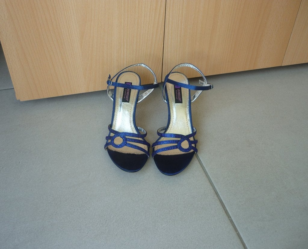 Blauwe satijnen hakken schoenen met strass Maat 38, Ophalen of Verzenden, Zo goed als nieuw, Blauw
