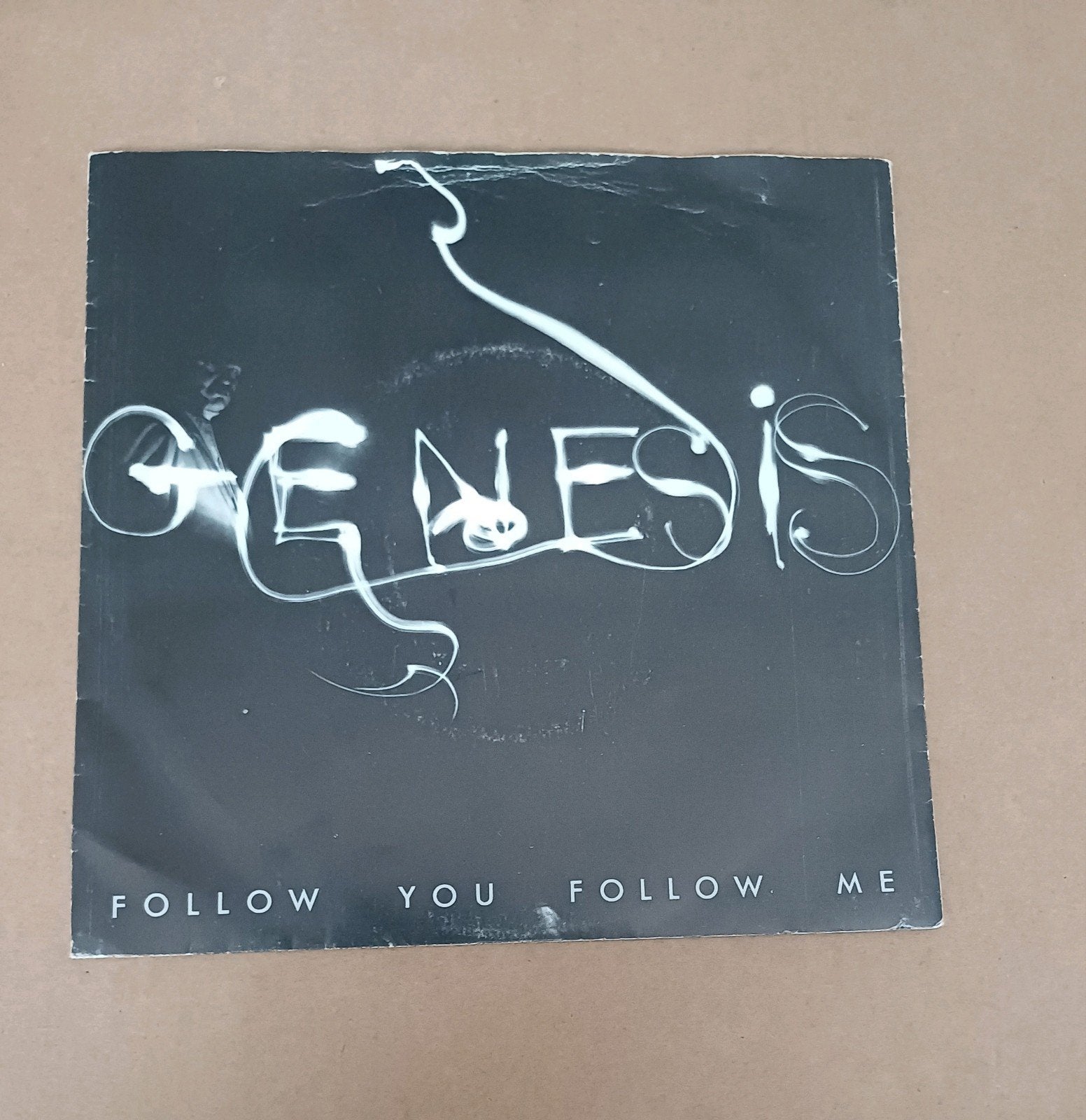 Genesis  - Follow You Follow Me, Beschermende buitenhoes, Ophalen of Verzenden, Gebruikt, Pop