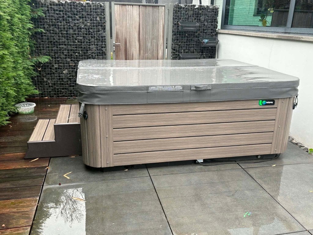 Hotspring triumph jacuzzi 2 ligplaatsen, Ophalen of Verzenden, Zo goed als nieuw, Afdekzeil, Vast