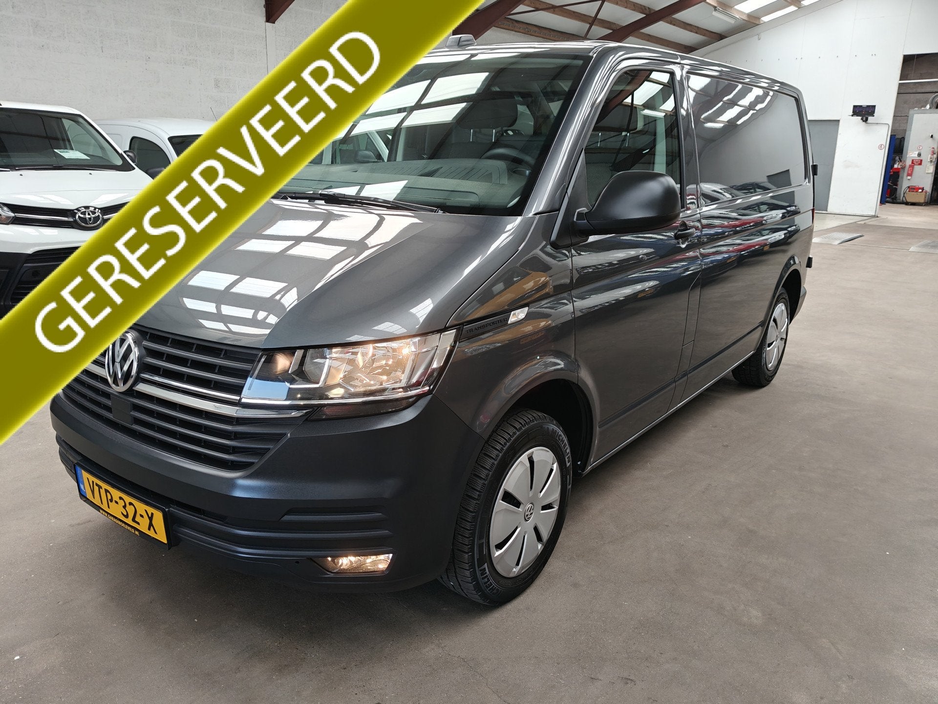 Volkswagen Transporter 2.0 TDI L1H1 Highline 150Pk!, Voorwielaandrijving, Dealer onderhouden, Stof, Gebruikt