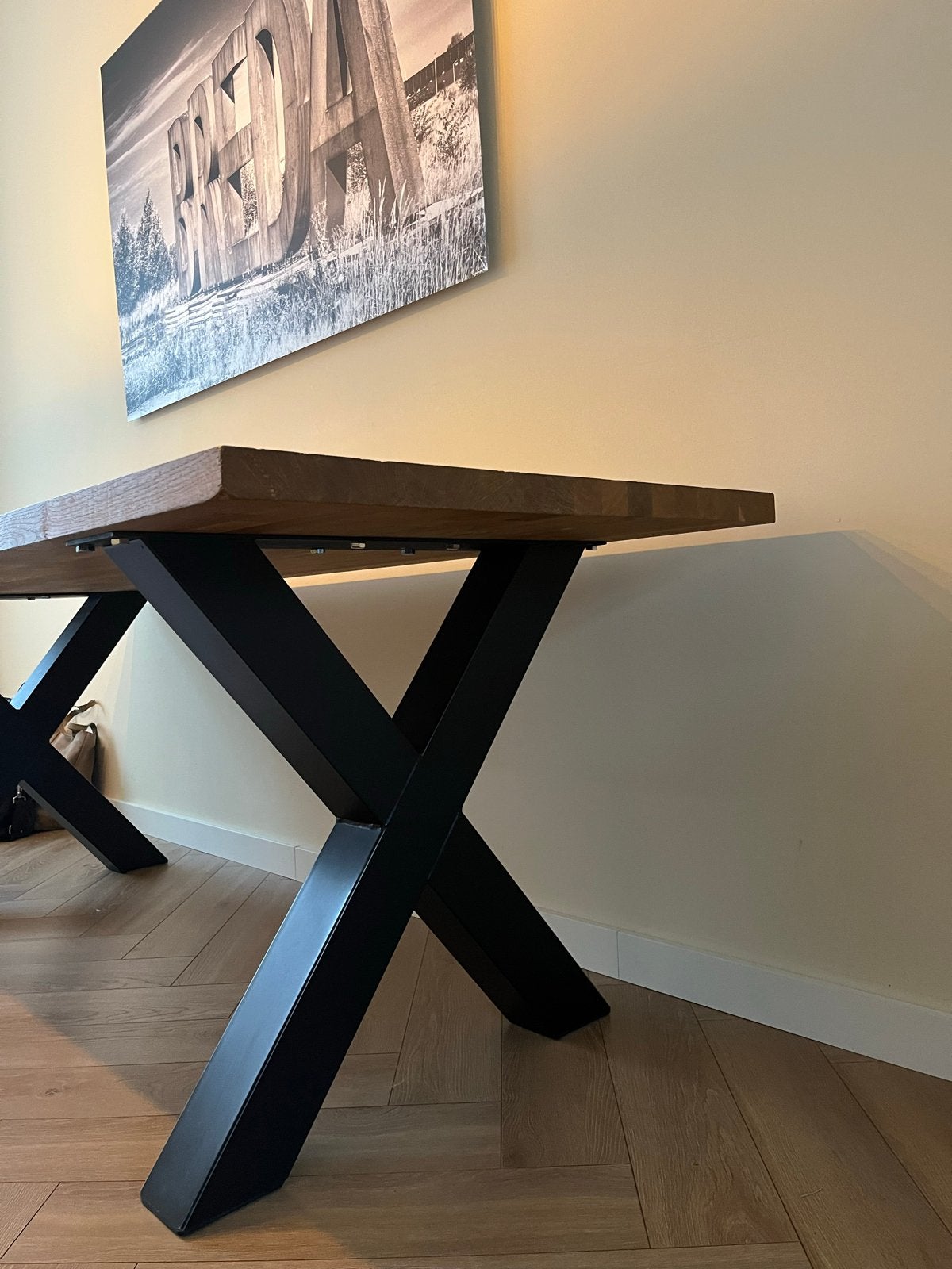 Eikenhouten tafel met zwart gepoedercoat kruispoot, Huis en Inrichting, Tafels | Eettafels, 100 tot 150 cm, Eikenhout, 200 cm of meer