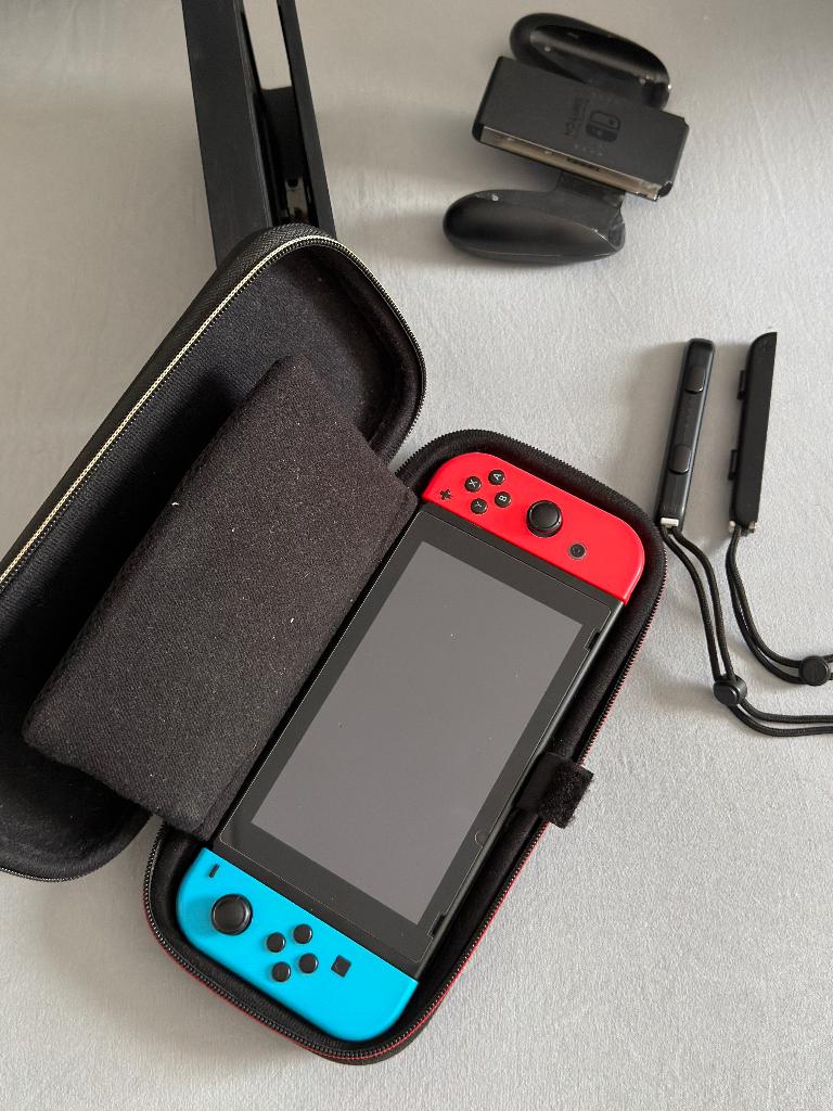 Nintendo Switch 1e generatie + 32GB SD, 1 speler, Ophalen of Verzenden, Zo goed als nieuw, Vanaf 3 jaar