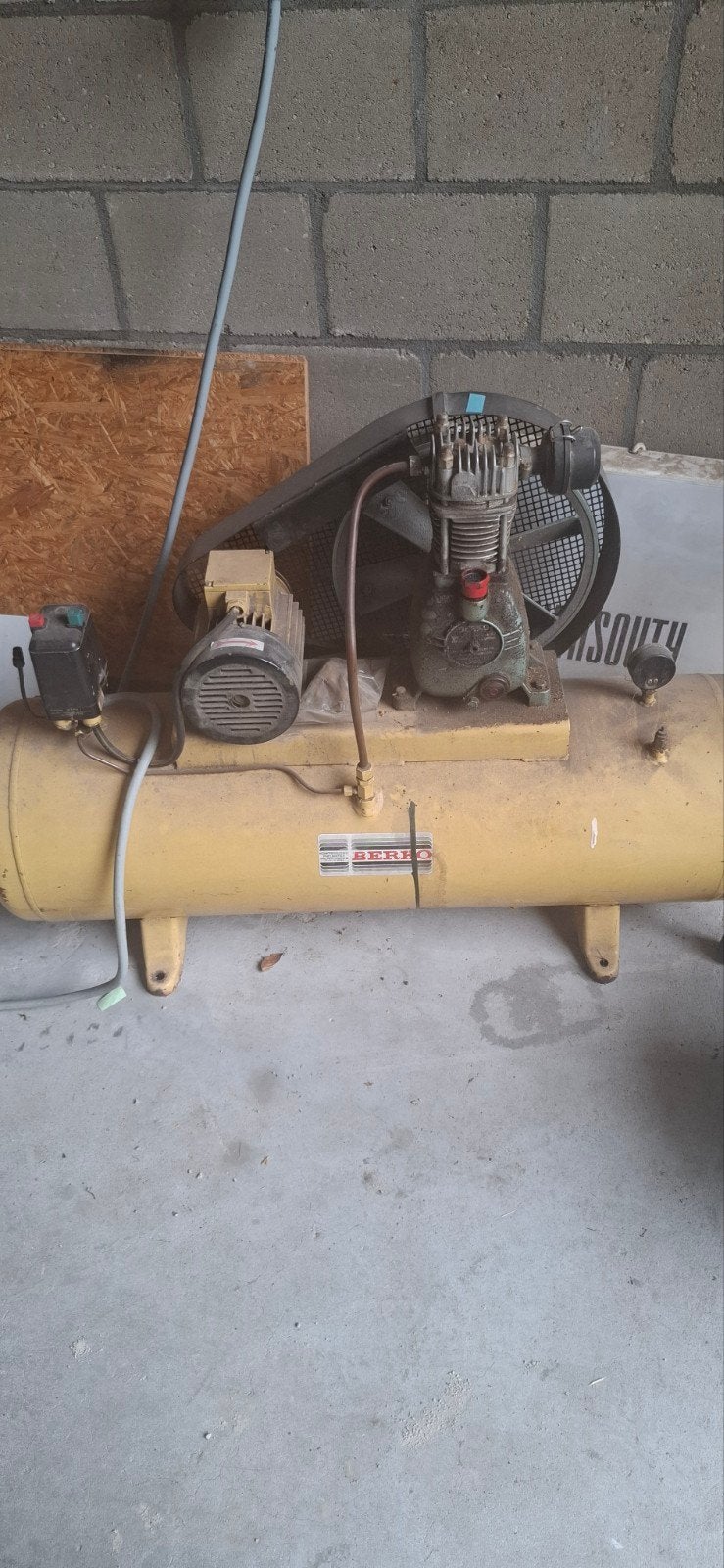 BERKO Compressor - 10 bar, 100 liter tank, 25 tot 100 liter, Ophalen, Gebruikt, 200 tot 400 liter/min