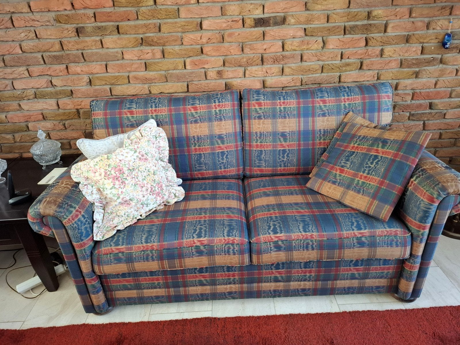 Comfortabele 2-zits bank met Schotse ruit, Gebruikt, 150 tot 200 cm, Tweepersoons, 75 tot 100 cm