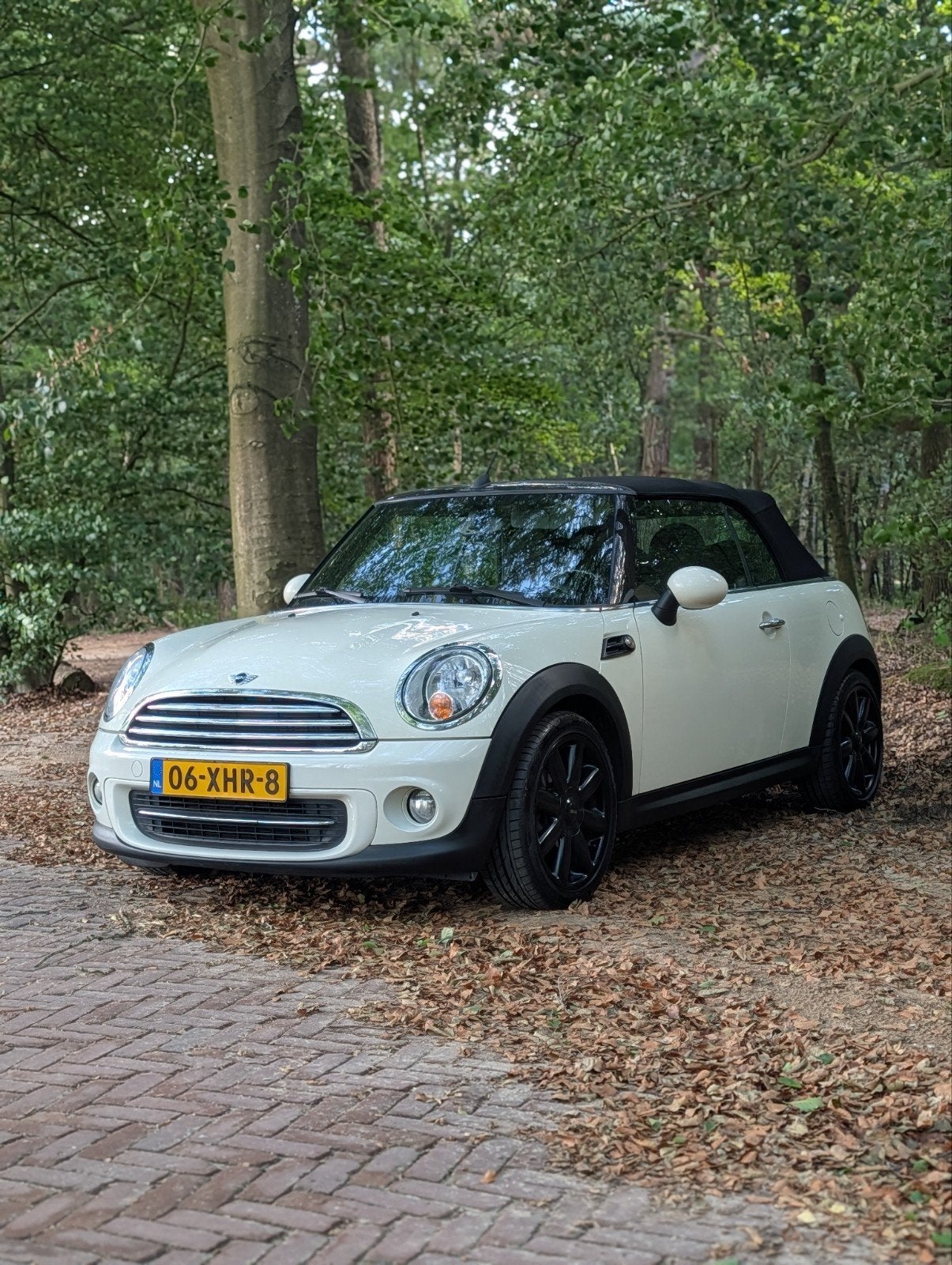 Mini 1.6 Cooper Cabrio 2011 Wit, Auto's, 4 cilinders, Cabriolet, 4 stoelen, Handgeschakeld