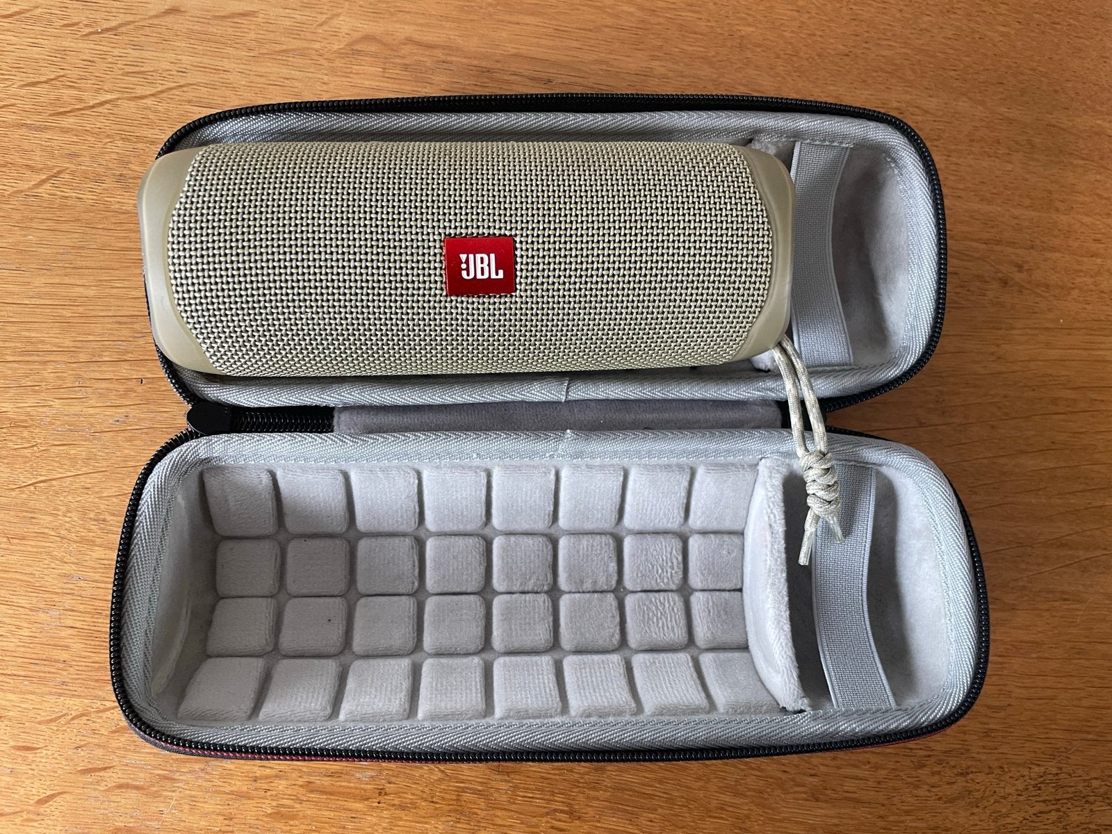 JBL Flip 5 met beschermhoes