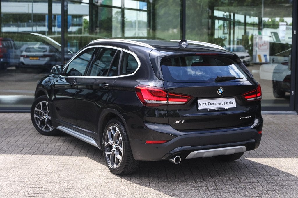 BMW X1 xDrive25e High Executive xLine Automaat / Achteruitri, Auto's, 8 kWh, Gebruikt, Met garantie (alle), Bedrijf
