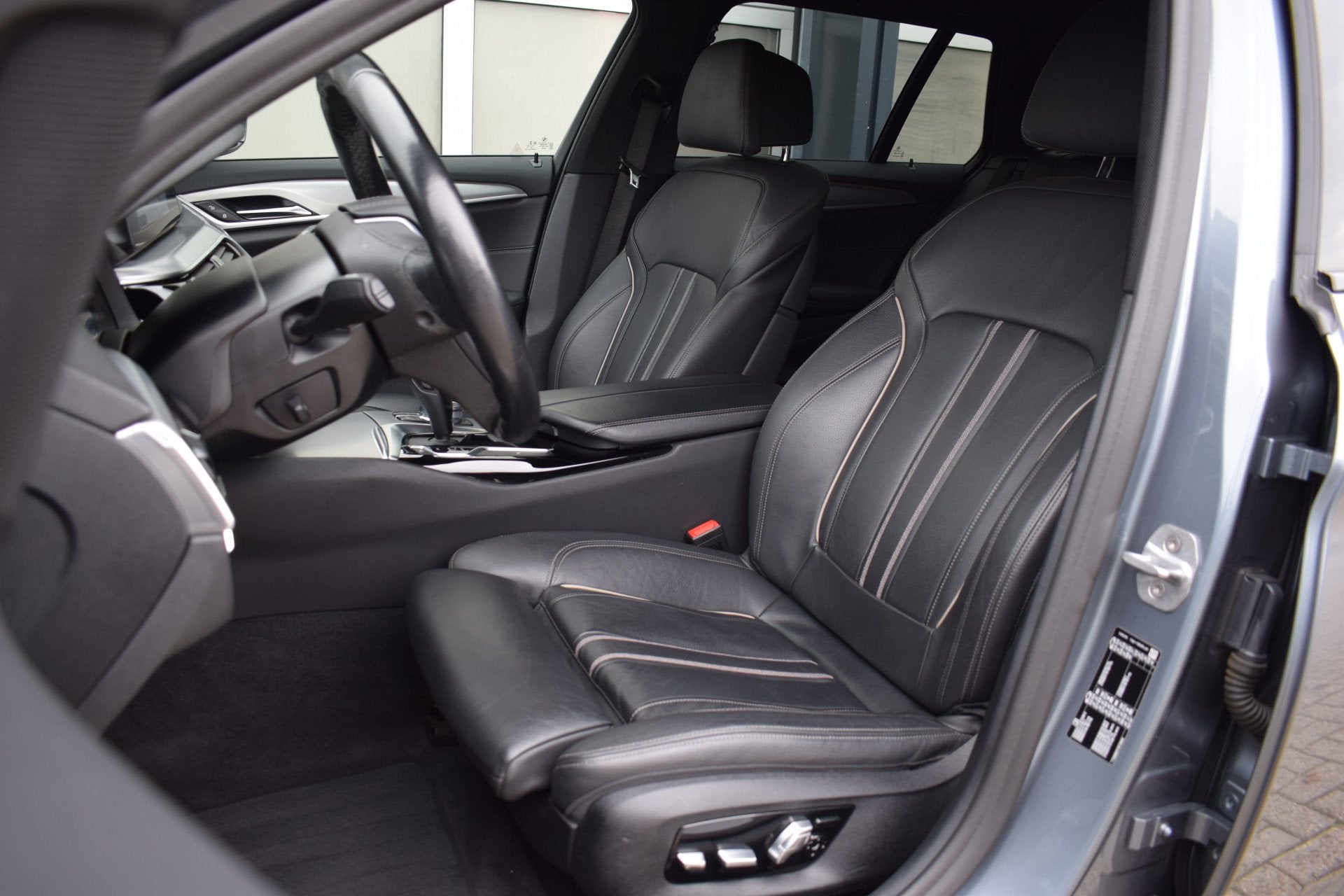 Foto 5 van BMW 5 Serie Touring 520i High Executive Edition | Sportline