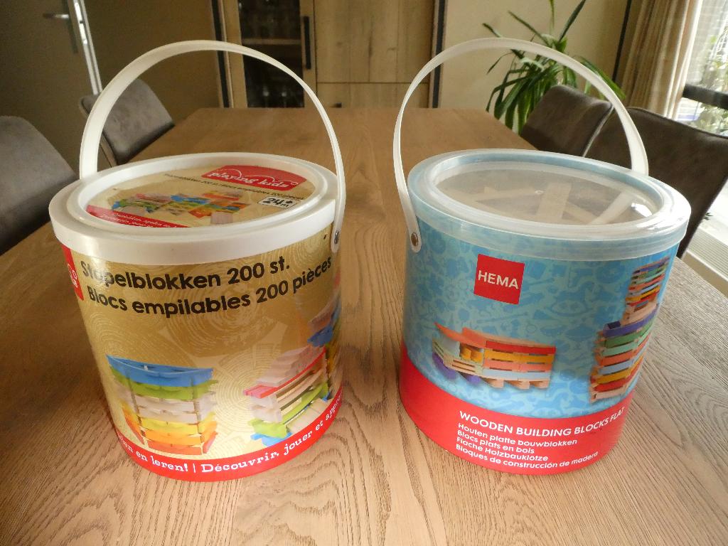 2 EMMERS met 2x200 HOUTEN STAPELBLOKKEN / zie beschr. / € 10, Kinderen en Baby's, Speelgoed | Houten speelgoed, Ophalen, Zo goed als nieuw
