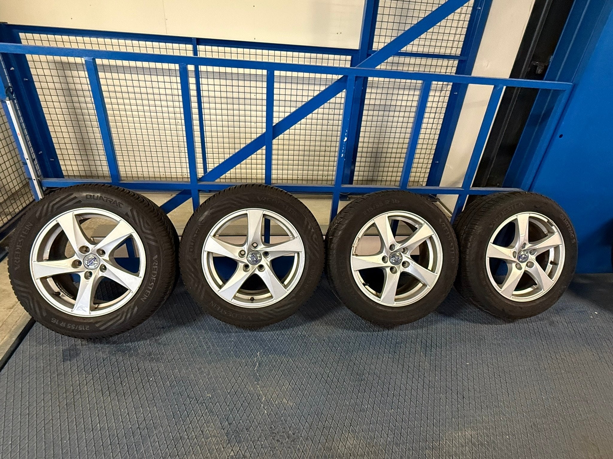 16'' Hera - V70 - Vredestein Quatrac - 215/55 R16