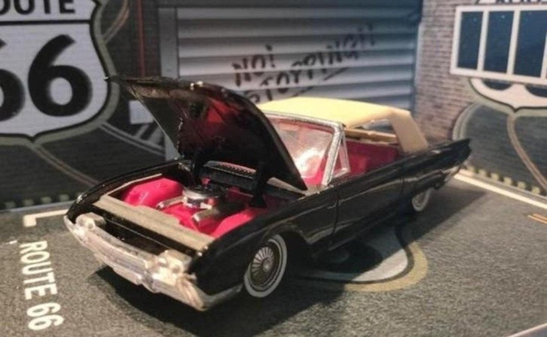 FORD THUNDERBIRD 1961 NIEUWSTAAT UIT VERZAMELING 1/43, Ophalen of Verzenden, Zo goed als nieuw, Auto, Overige merken