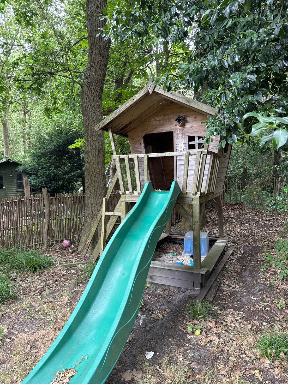 Houten speelhuisje met glijbaan, Ophalen, Gebruikt, Hout