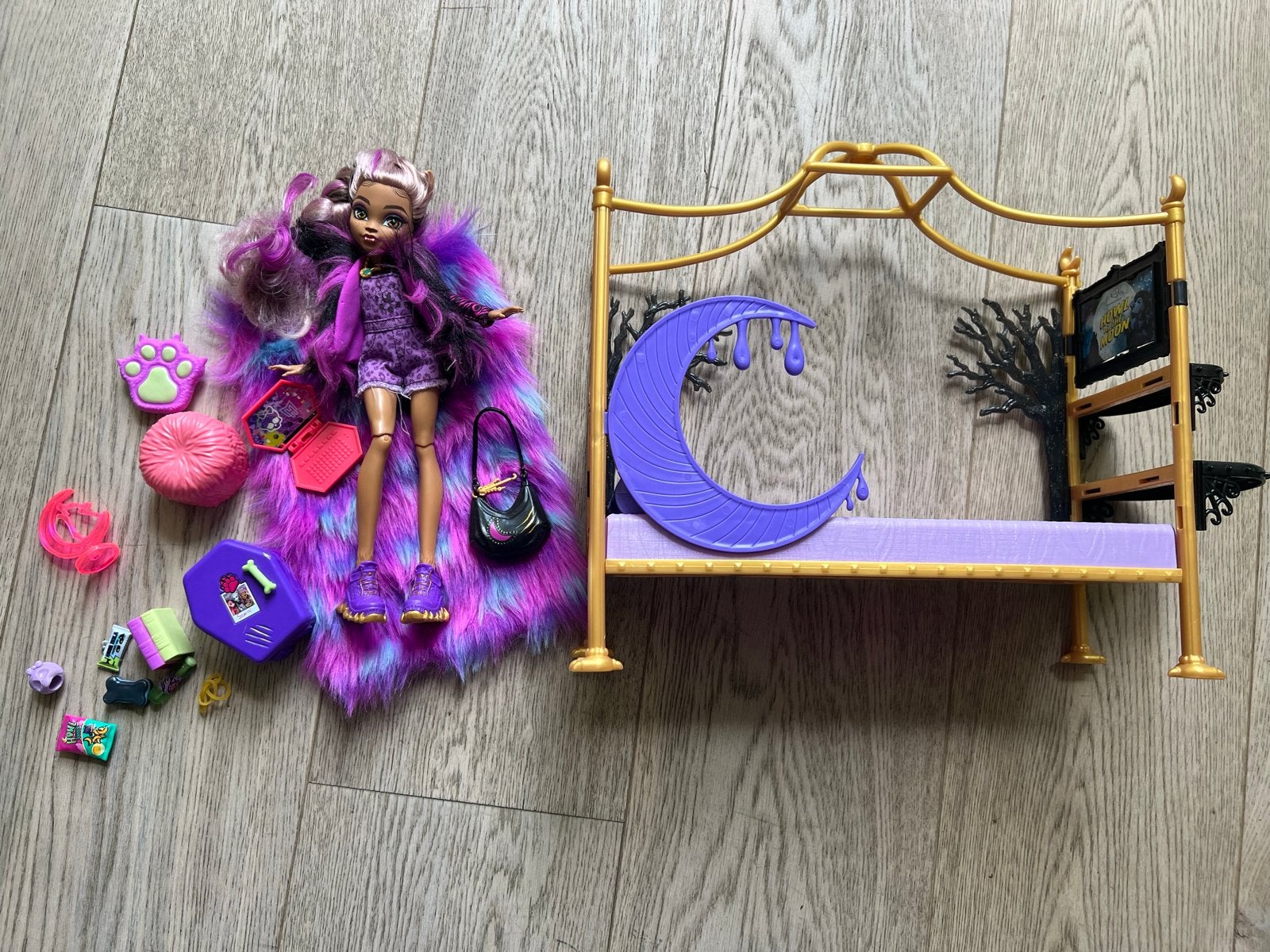 Monster High Clawdeen Wolf pop met slaapkamer set, Kinderen en Baby's, Speelgoed | Poppen, Ophalen, Gebruikt, Overige typen