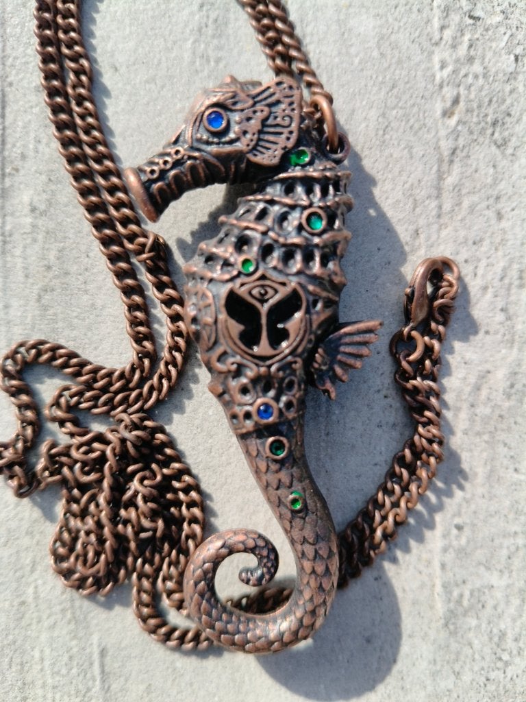 Tomorrowland 2018 The Story of Planaxis met zeepaard ketting, Verzamelen, Ophalen of Verzenden, Nieuw, Overige typen