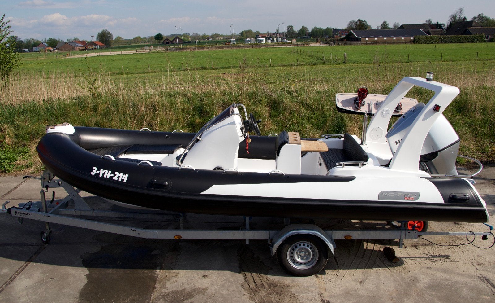 Foto 17 van ZGAN Honda 115pk RIB met trailer en 50 vaaruren