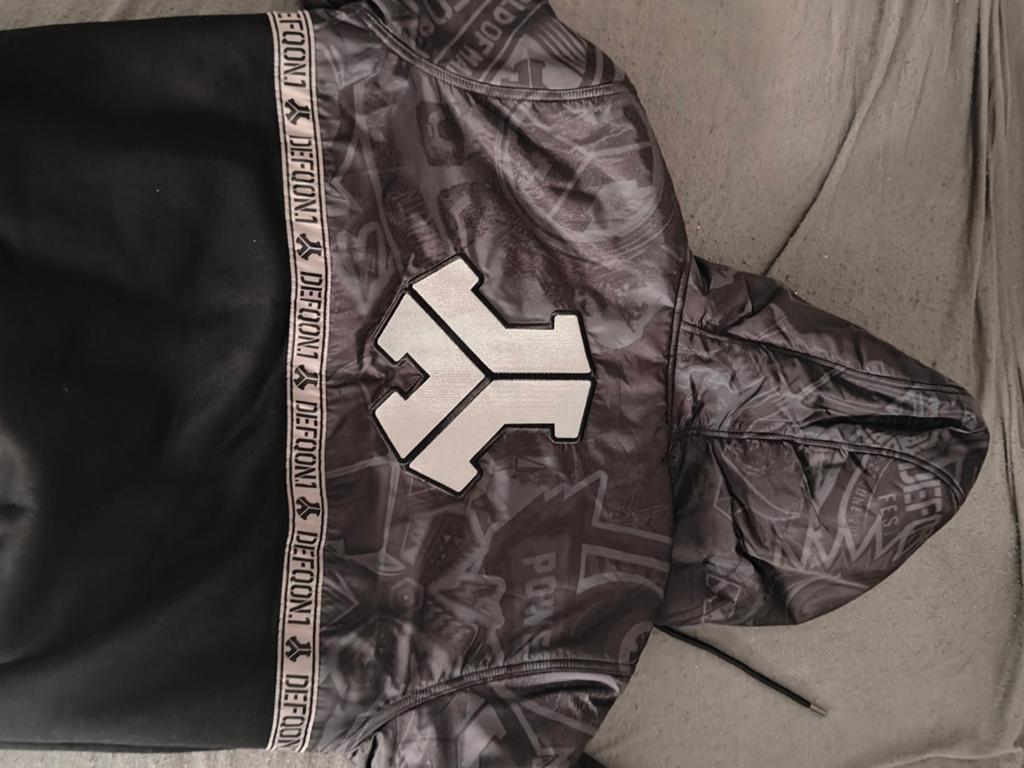 Defqon.1 Hoodie Zwart/Grijs - Zo goed als nieuw, Kleding | Heren, Maat 52/54 (L), Zwart, Ophalen of Verzenden, Zo goed als nieuw