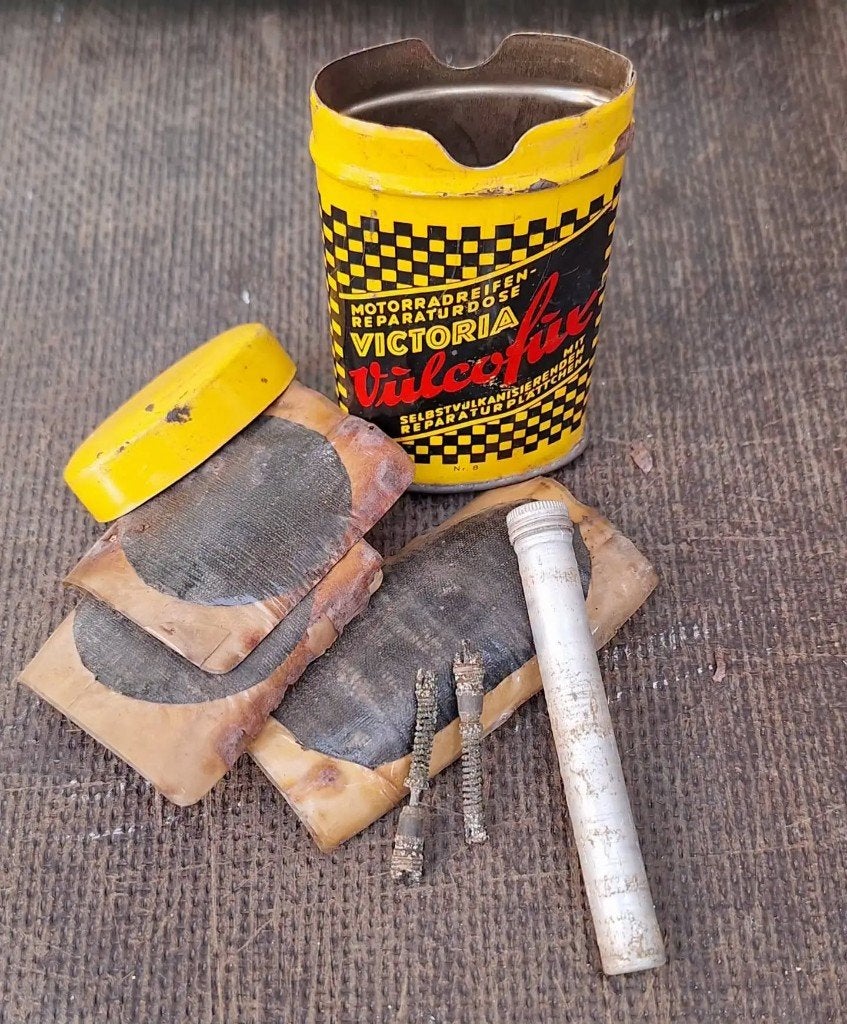 Victoria Vulcofix bandenreparatiesetje uit de 50'r jaren., Verzamelen, Blikken, Ophalen of Verzenden, Gebruikt, Overige, Overige merken