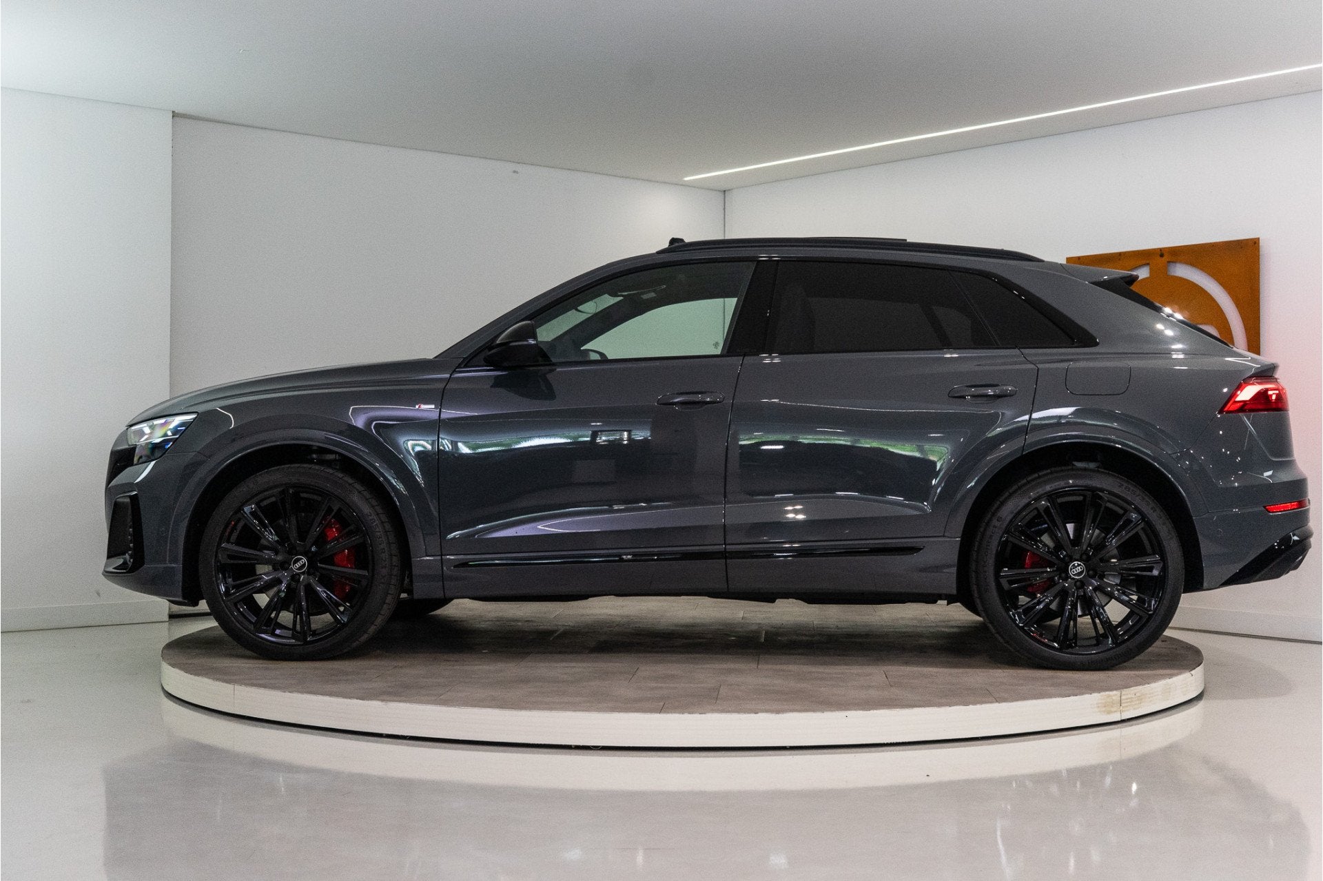 Audi Q8 60 TFSI E Quattro S-Edition Competition 490PK FACELI, Automaat, 77 km/l, Zwart, 2995 cc