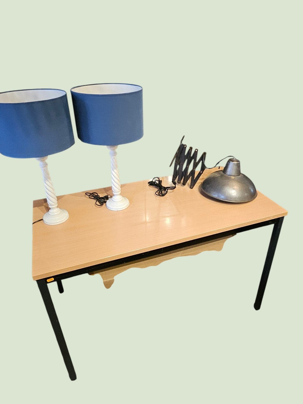Bureau met licht houten blad en zwart metalen onderstel, Ophalen, Gebruikt, Onbekend@voorbeeld.com, Hout