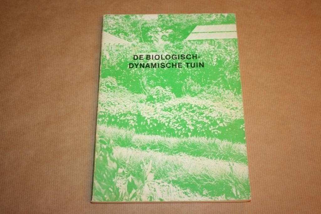 De Biologisch-Dynamische Tuin — Vintage Tuinboek 1974, Ophalen of Verzenden, Gelezen