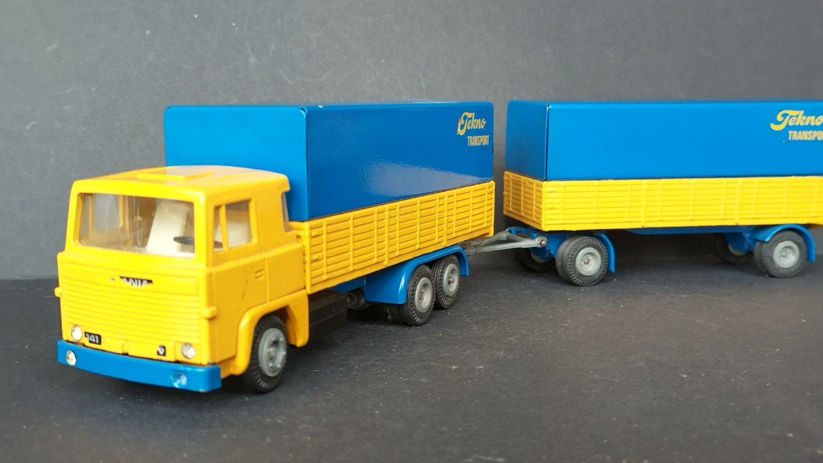 Scania 141 motorwagen met aanhanger 1:50 Tekno Pol, Verzenden, ., Tekno, Zo goed als nieuw