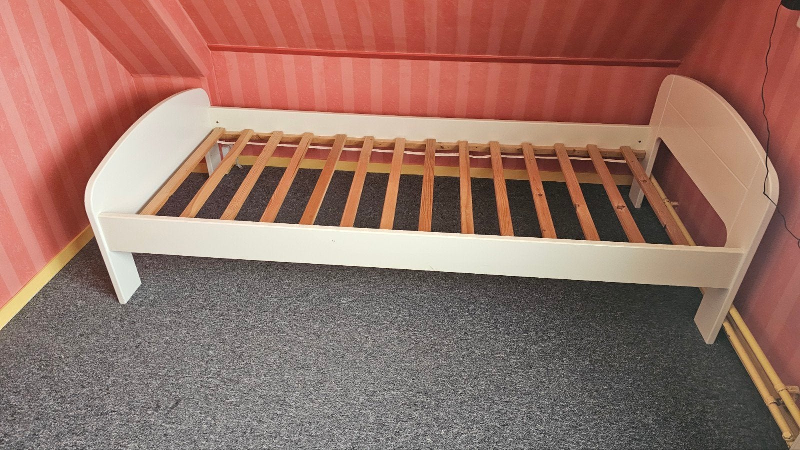 Eenpersoonsbed 90x200 cm - Wit met lattenbodem, Ophalen, Gebruikt, 90 cm, Eenpersoons