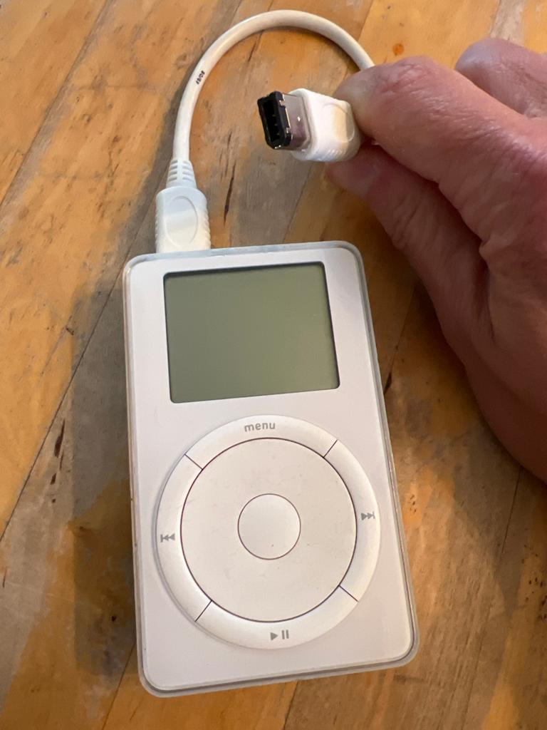 Apple iPod Classic (2001) - Model M8541, Audio, Tv en Foto, Mp3-spelers | Apple iPod, Gebruikt, Classic, Zilver, Minder dan 2 GB