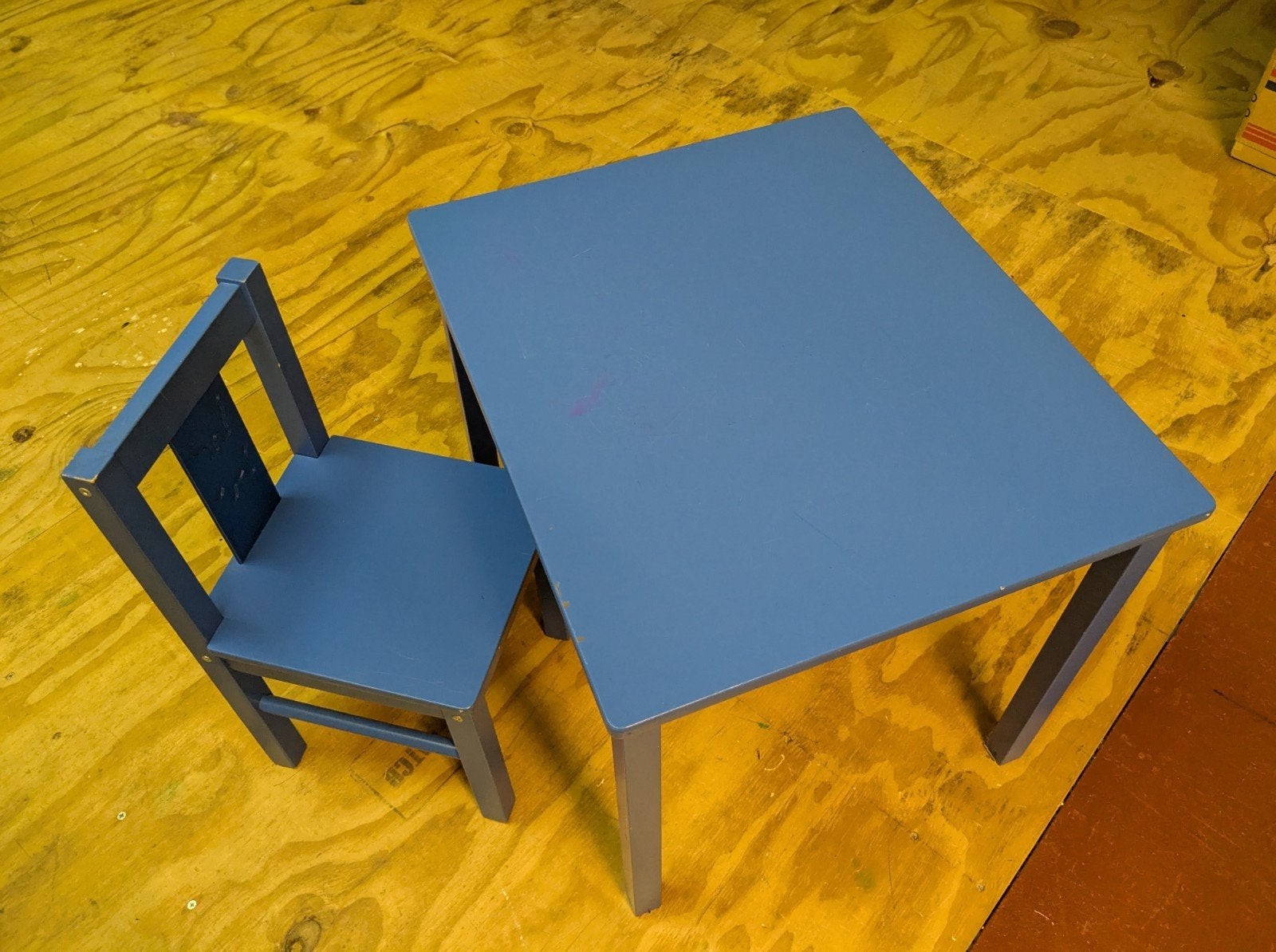 Blauwe kinderstoel en -tafel set, Kinderen en Baby's, Kinderkamer | Tafels en Stoelen, Ophalen, Gebruikt, Tafel(s) en Stoel(en)