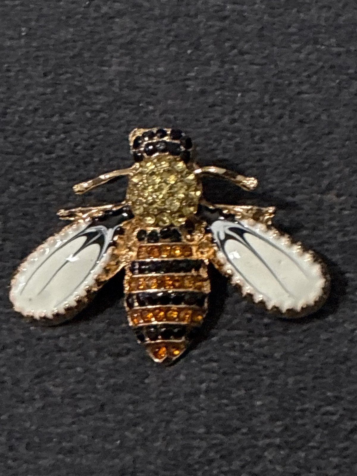 Bijenbroche met strass en emaille, Overige materialen, 4 tot 7 cm, Ophalen of Verzenden, Zo goed als nieuw