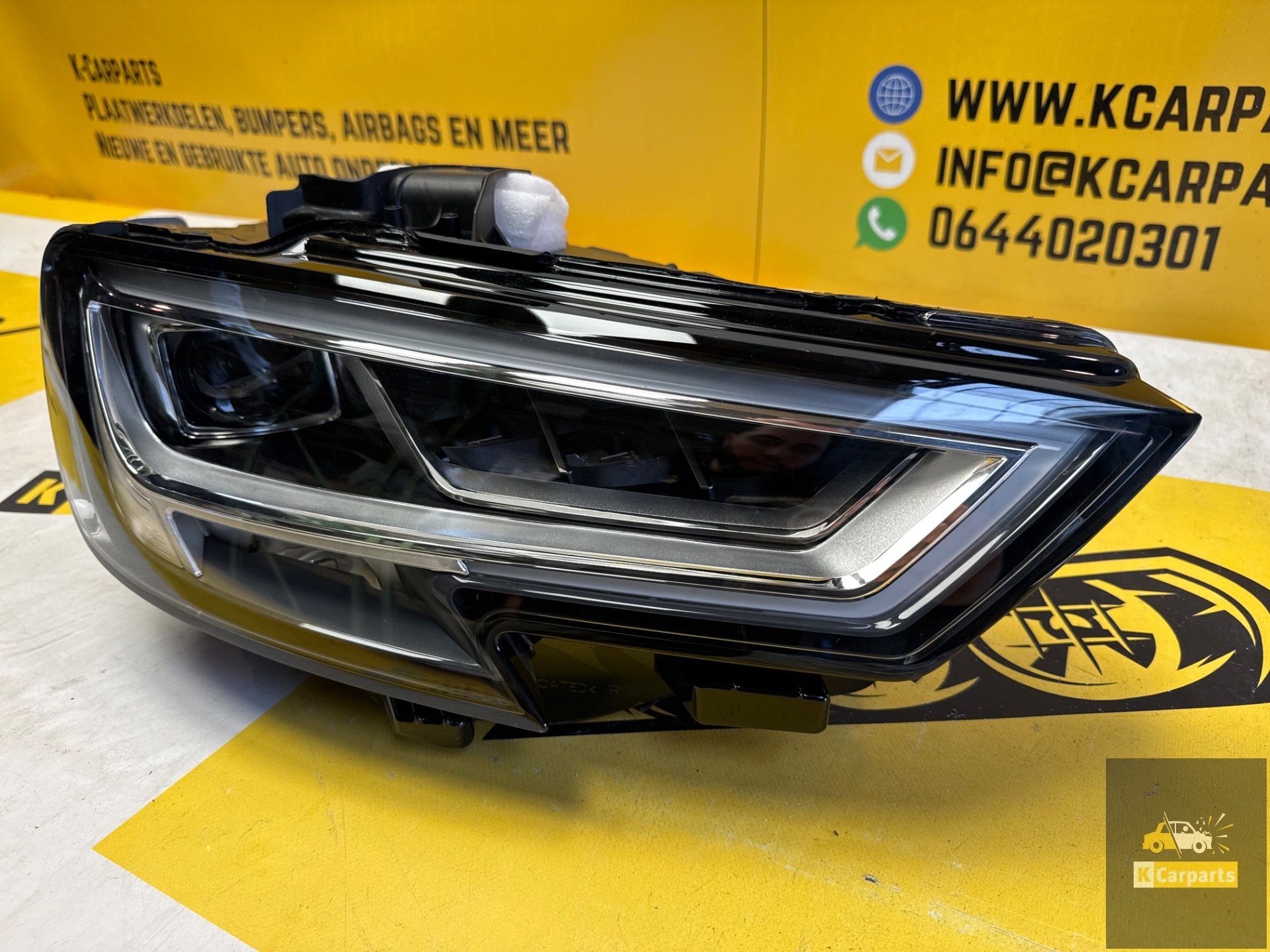 Koplamp Audi A3 8V Facelift Voll LED Matrix Rechts 8V0941036, Gebruikt, AUDI AG, Auto-Union-Strasse 1
85045  Ingolstadt, DE, Kundenbetreuung@audi.de