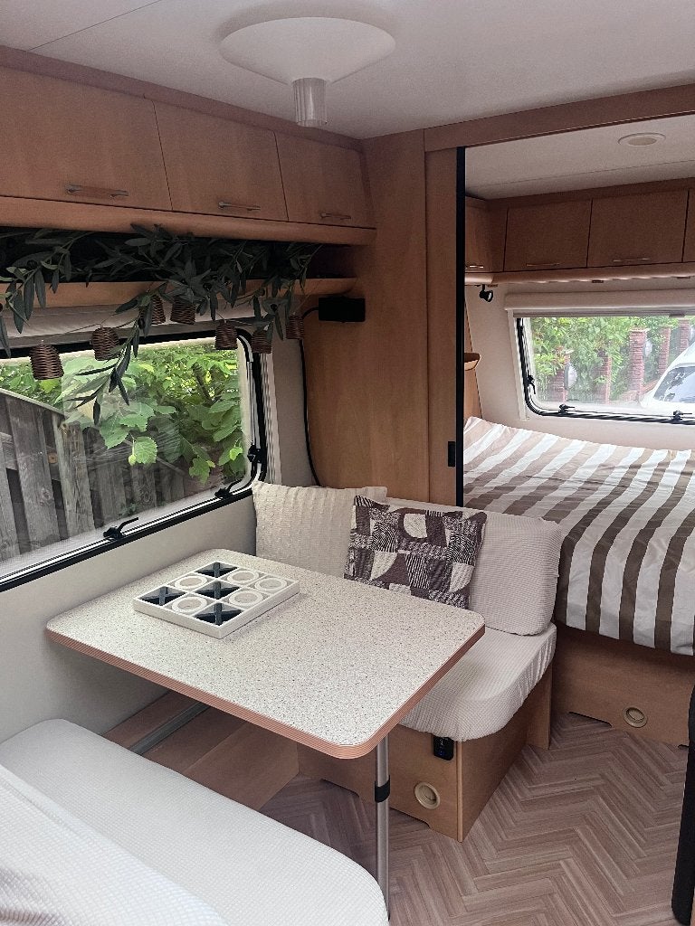 Nette caravan, Caravans en Kamperen, Caravans, Particulier, tot en met 4, 750 - 1000 kg, Treinzit, Bürstner, Dwarsbed, 4 tot 5 meter