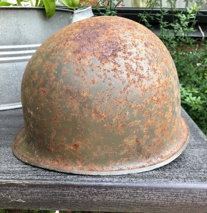 Oude legerhelm 2 stuks, Verzamelen, Militaria | Tweede Wereldoorlog, Ophalen of Verzenden, Nederland, Helm of Baret