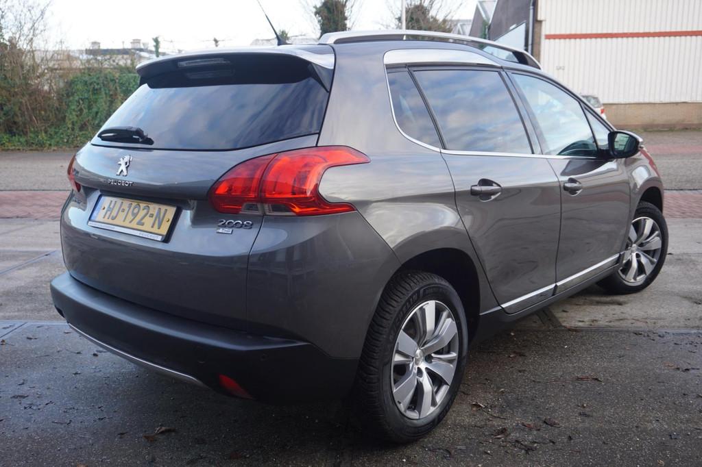 Peugeot 2008 1.2 PureTech Allure, Auto's, Voorwielaandrijving, Gebruikt, 1270 kg, Leder en Stof