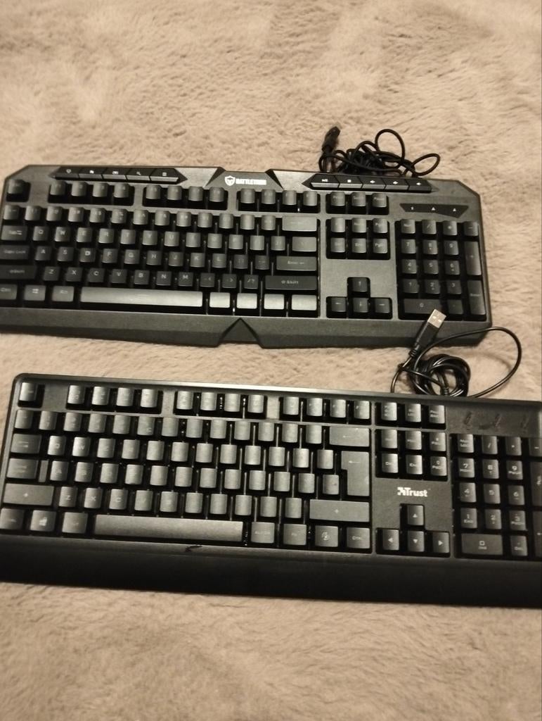2 USB Toetsenborden - Trust en Battletron, Ophalen, Gebruikt, Gaming toetsenbord, Trust, Battletron