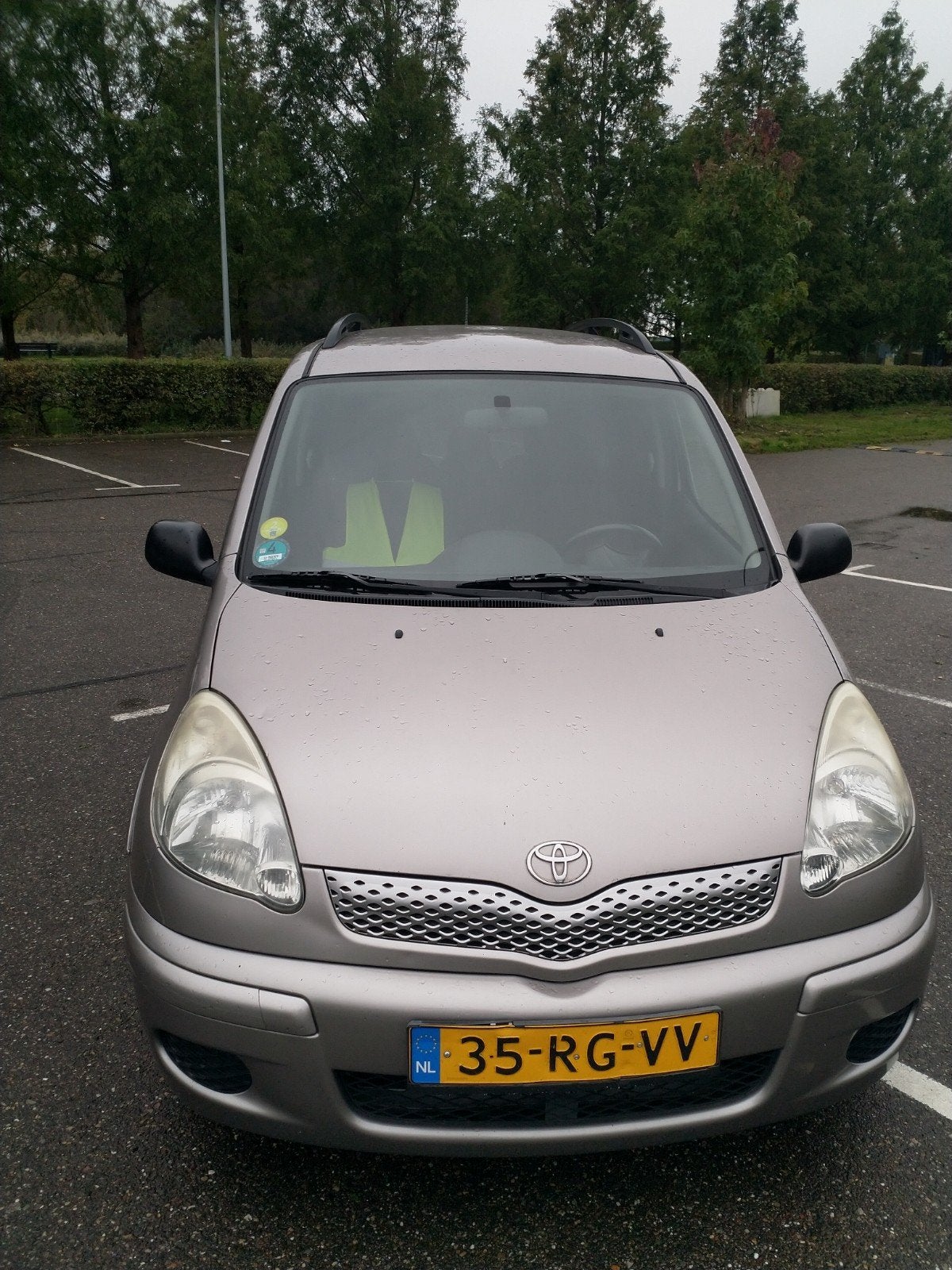 Toyota Yaris Verso 1.3 16V Vvt-i Linea SOL 2005 Grijs, Auto's, Toyota, Voorwielaandrijving, 1299 cc, Stof, Zwart