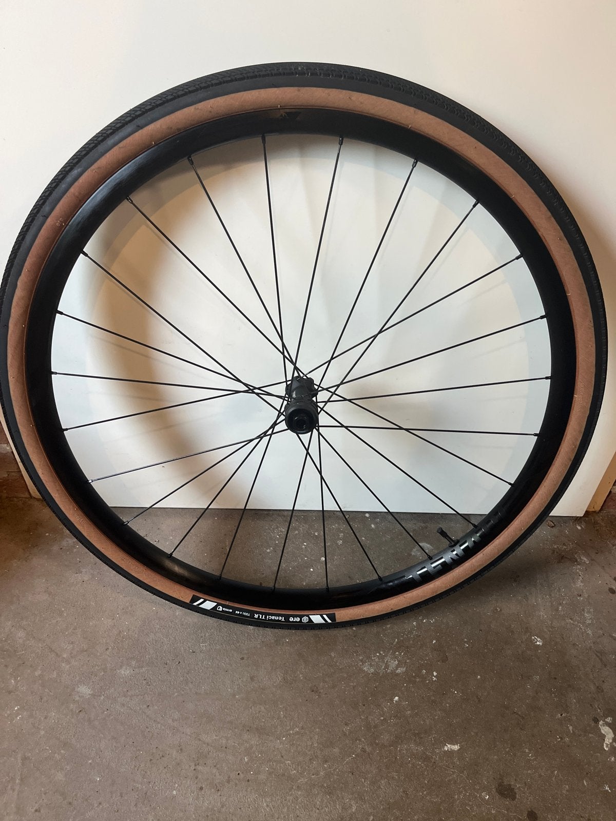 Ere Research Tenaci GX23 Voorwiel met 700x44mm TLR Band, Wiel, Overige materialen, Ophalen of Verzenden, Zo goed als nieuw