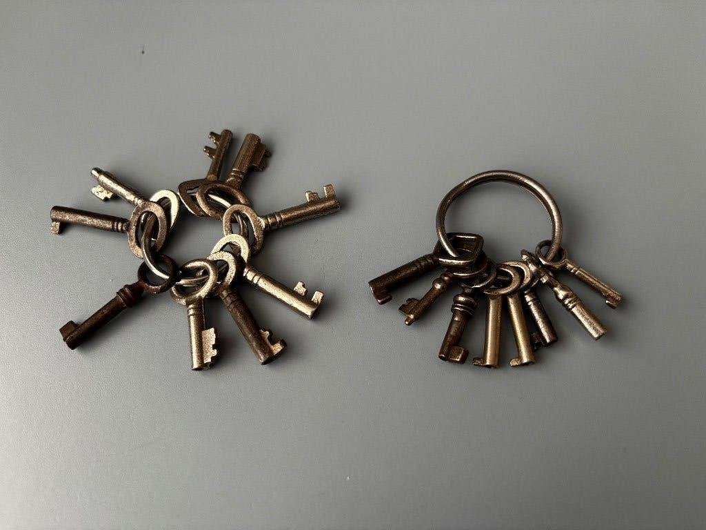 Kleine oude sleuteltjes voor o.a. kistjes kastjes 17 stuks, Ophalen of Verzenden, Gebruikt, Overige materialen, Slot