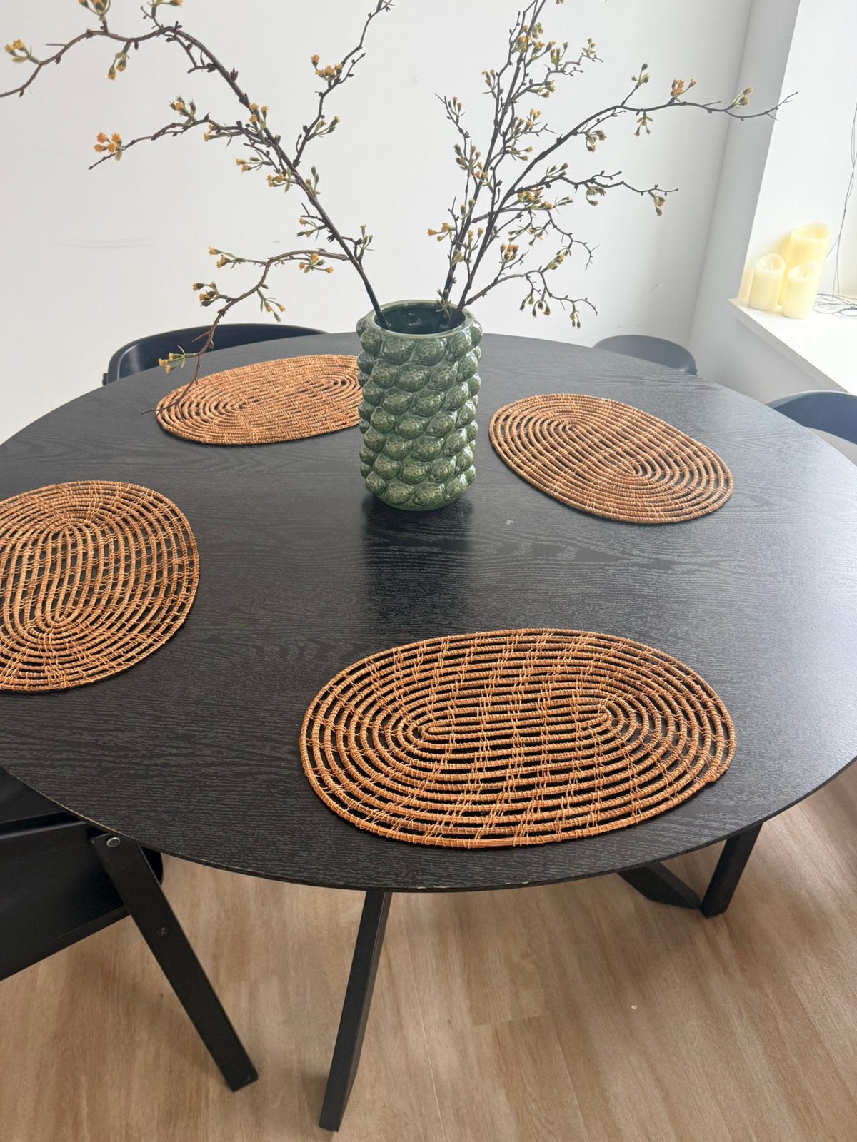 LEEGVERKOOP Zwarte houten ronde tafel met onderstel, Huis en Inrichting, Tafels | Eettafels, Ophalen, 100 tot 150 cm, Rond, Zo goed als nieuw