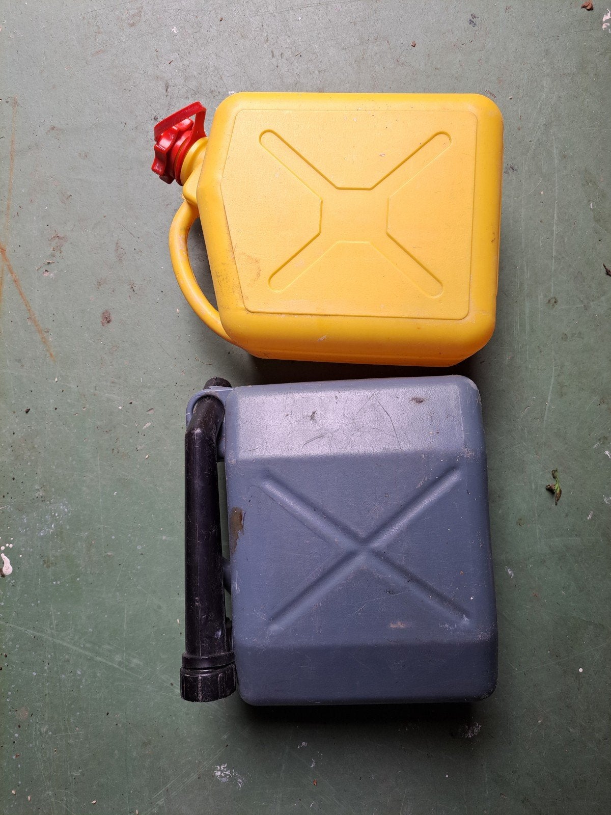 Jerrycans - Set van 2 (geel en grijs), Ophalen of Verzenden