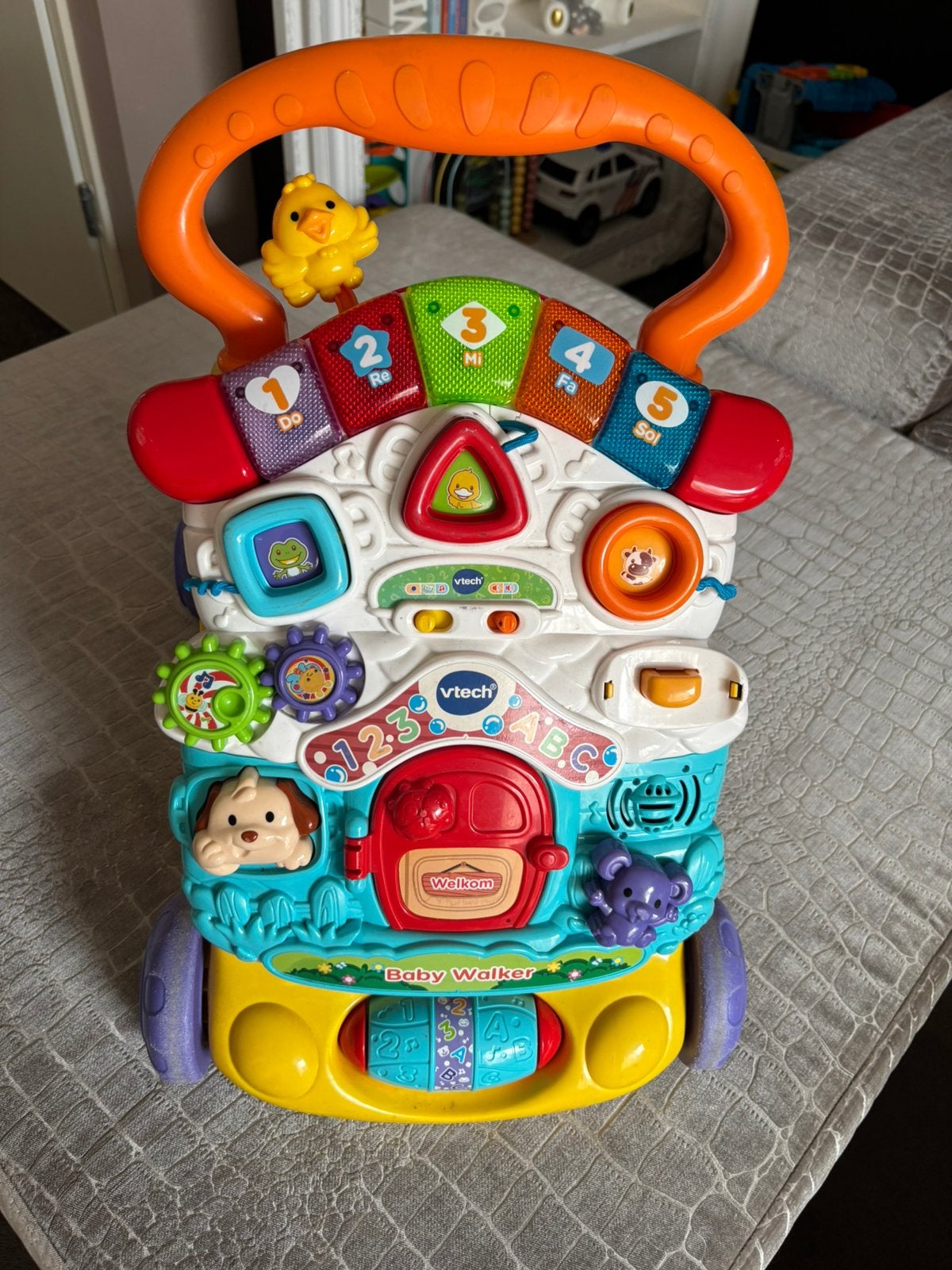 Leuke loopauto van vtech ziet er keurig uit, Ophalen, Zo goed als nieuw, 6 maanden tot 2 jaar