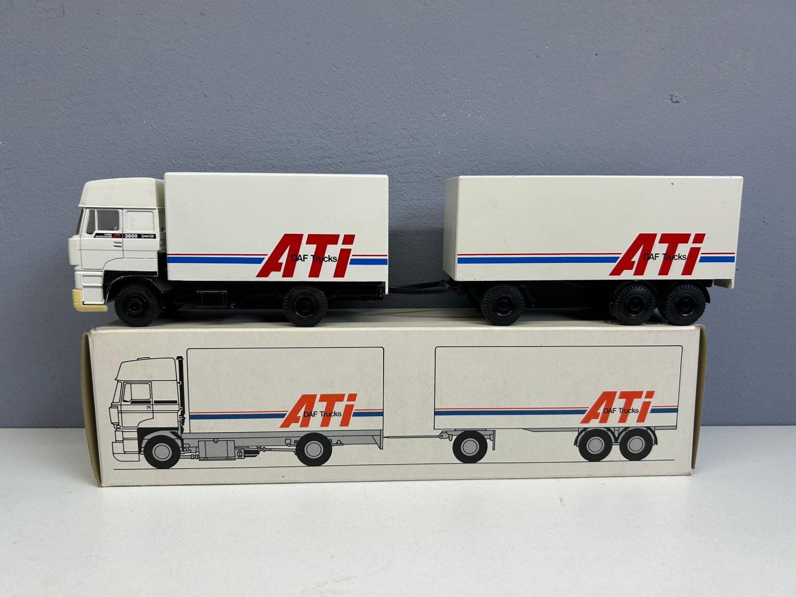 Lion toys car Daf 3600 Space Cab + box €34,50, Hobby en Vrije tijd, Modelauto's | 1:50, Ophalen of Verzenden, Gebruikt, Bus of Vrachtwagen